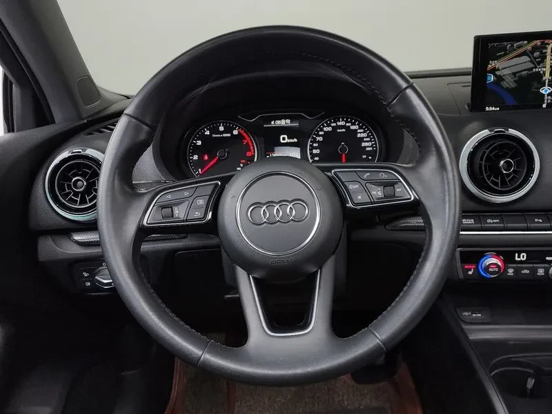 Audi A3 40 Tfsi 8V, снимка 13 - Автомобили и джипове - 56111686