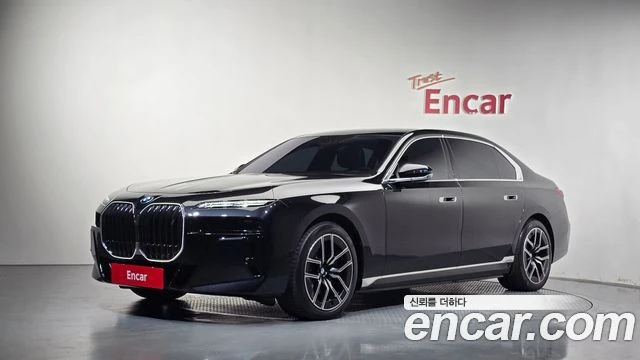 BMW i7