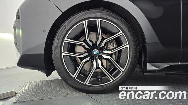 BMW i7, снимка 5 - Автомобили и джипове - 56282173