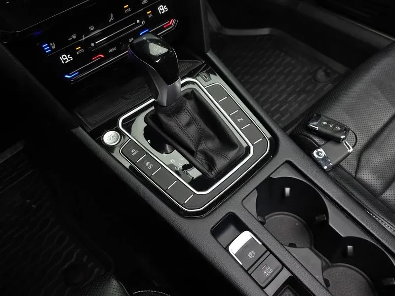VW Passat 2.0 Tdi Prestige, снимка 9 - Автомобили и джипове - 56656563