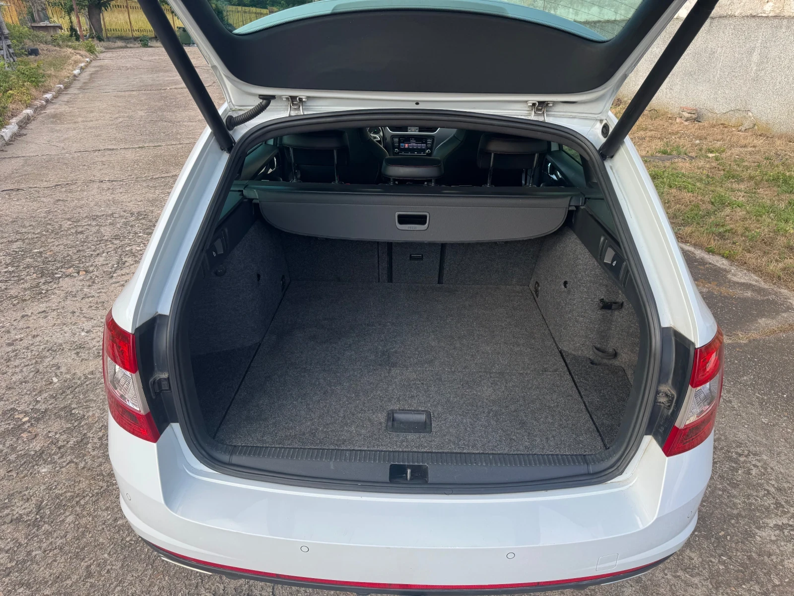 Skoda Octavia VRS KEYLESS PANORAMA LANE/PARK ASIST - изображение 10