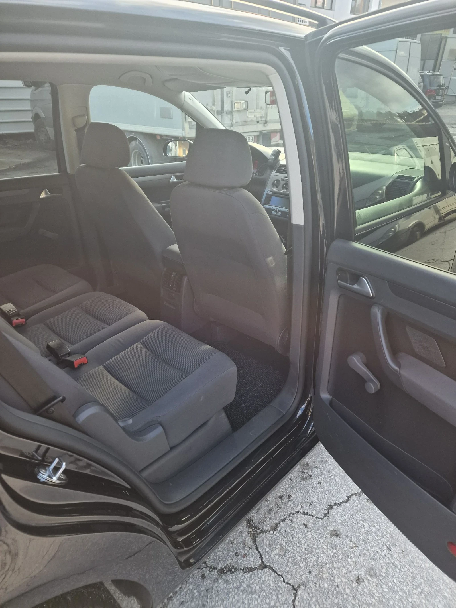 VW Touran 1.9 TDI 105 к. с.  - изображение 10