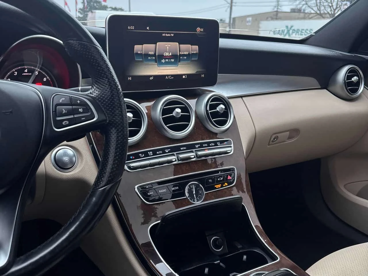 Mercedes-Benz C 300 4MATIC | PANO | 360 | AMG | AMBIENT | KEYLESS | , снимка 9 - Автомобили и джипове - 53740699