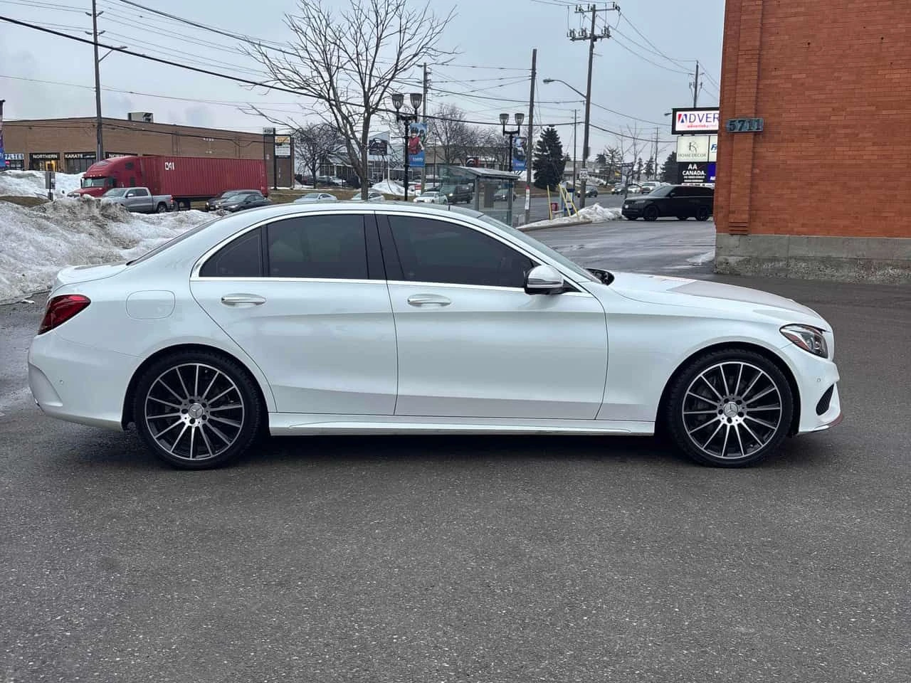 Mercedes-Benz C 300 4MATIC | PANO | 360 | AMG | AMBIENT | KEYLESS | , снимка 16 - Автомобили и джипове - 53740699