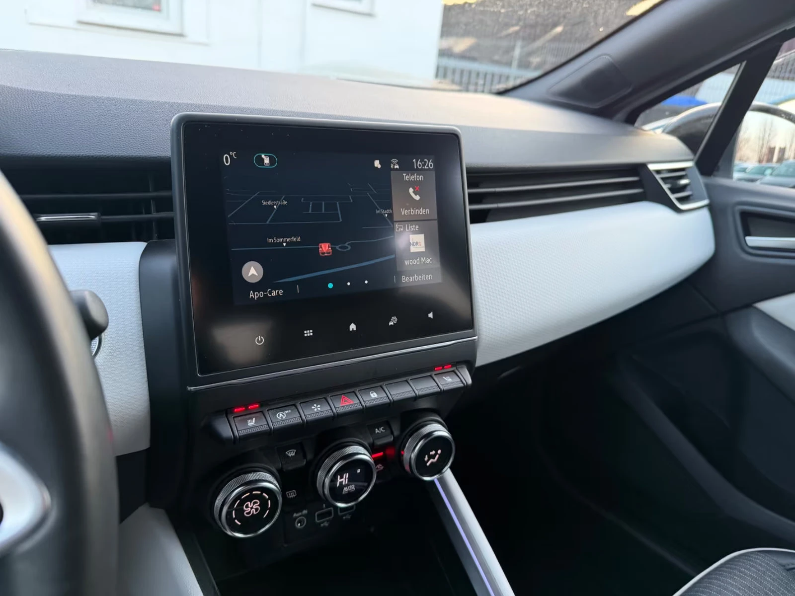 Renault Clio TCe90/91HP/V-TECHNO/CAM/NAVI/LED/CPLAY/986g, снимка 12 - Автомобили и джипове - 53997272