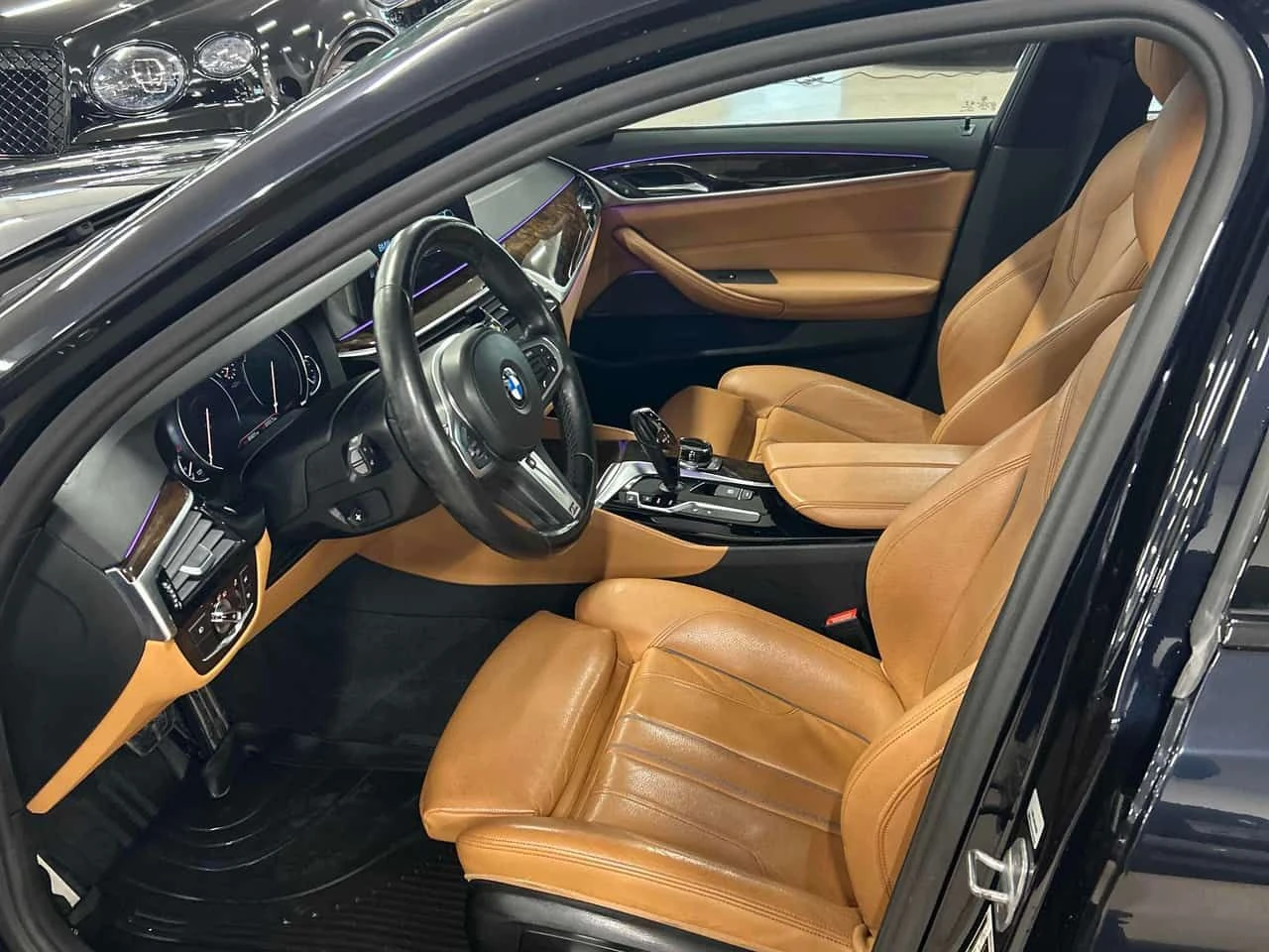 BMW 530 * 530i xDrive * CARFAX * ЦЕНА ДО БГ, снимка 14 - Автомобили и джипове - 54044813