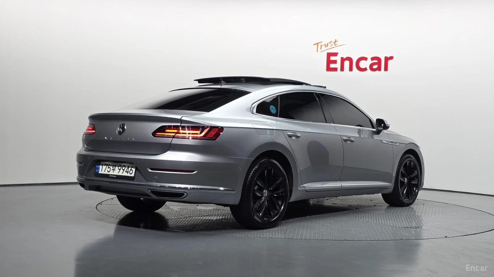 VW Arteon 2.0 TDI Prestige* КОЖА* МАСАЖИ* 360* ПАНО* HUD, снимка 2 - Автомобили и джипове - 55545552