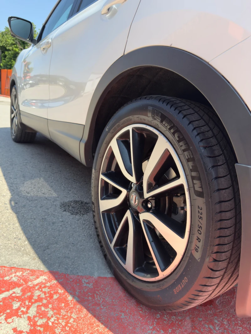 Nissan Qashqai 1.6D Tekna, снимка 10 - Автомобили и джипове - 50757779