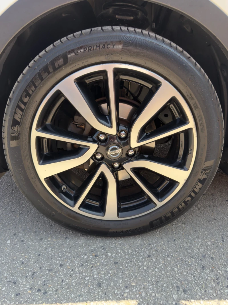 Nissan Qashqai 1.6D Tekna, снимка 11 - Автомобили и джипове - 50757779