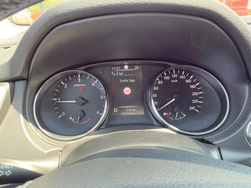 Nissan Qashqai 1.6D Tekna, снимка 15 - Автомобили и джипове - 50757779