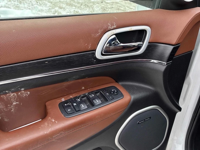 Jeep Grand cherokee  Summit | DISTRONIC | Harman Cardon | CARFAX, снимка 11 - Автомобили и джипове - 53460004