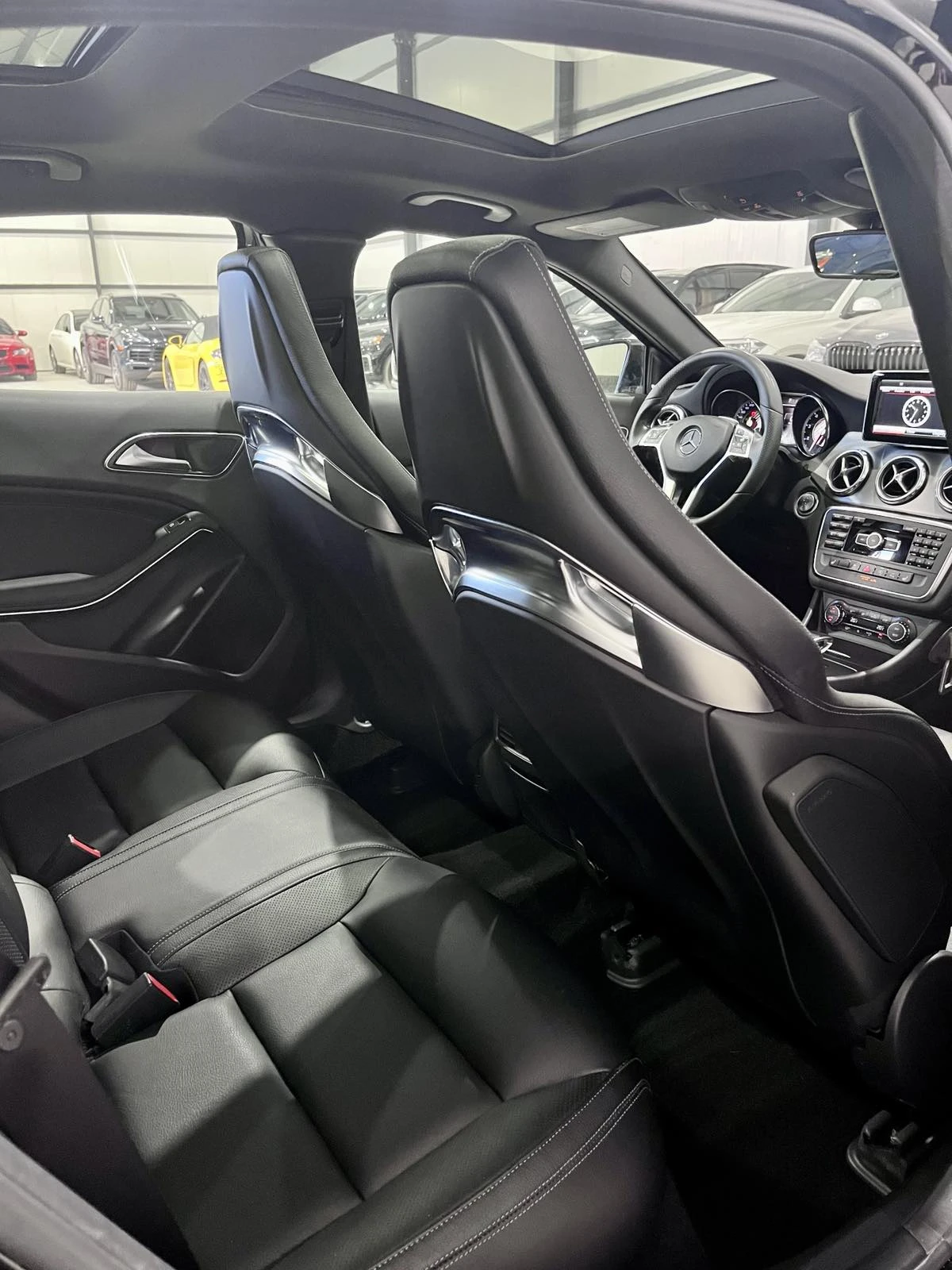 Mercedes-Benz GLA 45 AMG 4M AMG Night Package | Mobile.bg — изображение 12