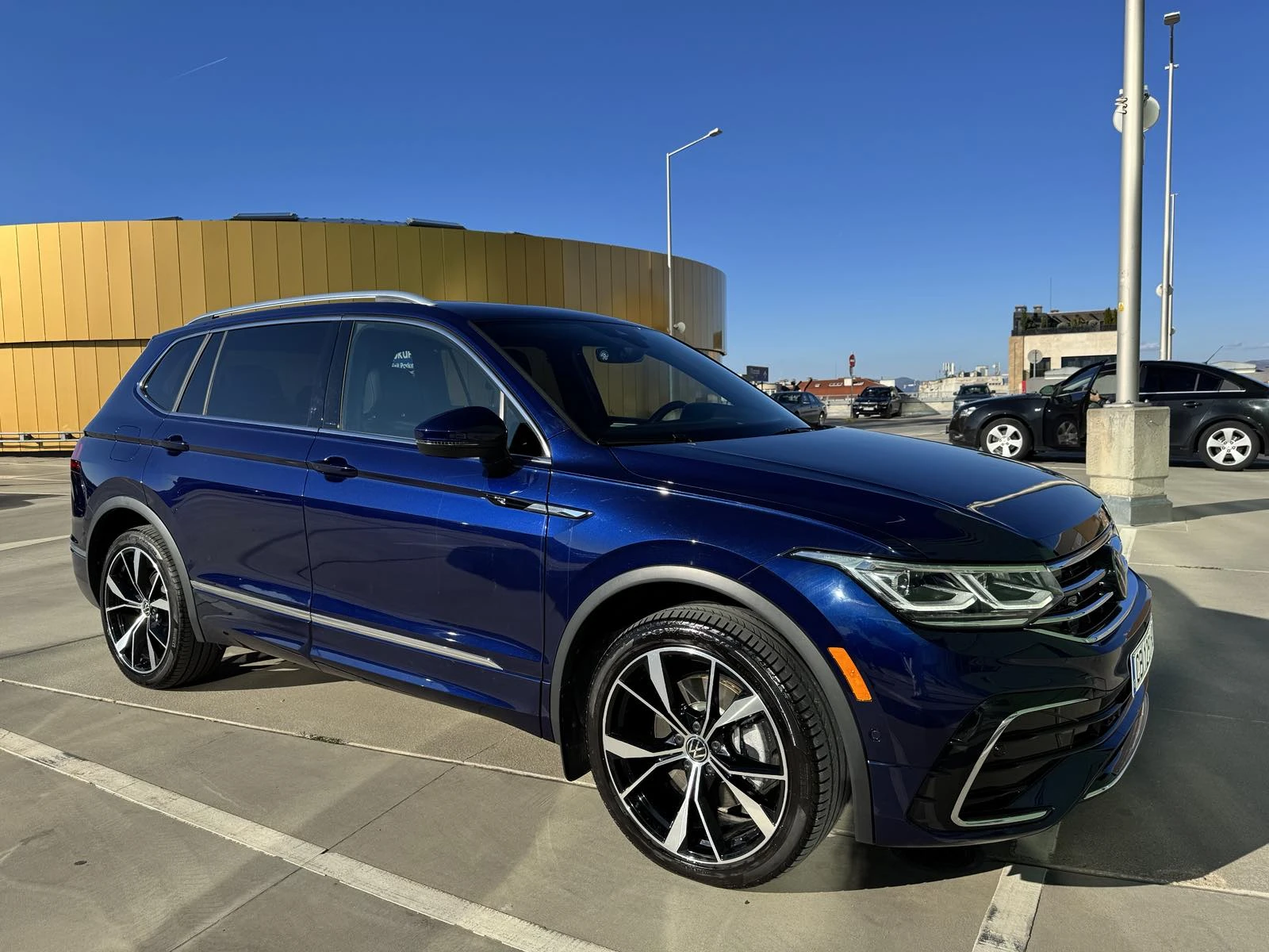 VW Tiguan R-Line Allspace 4 motion  - изображение 2