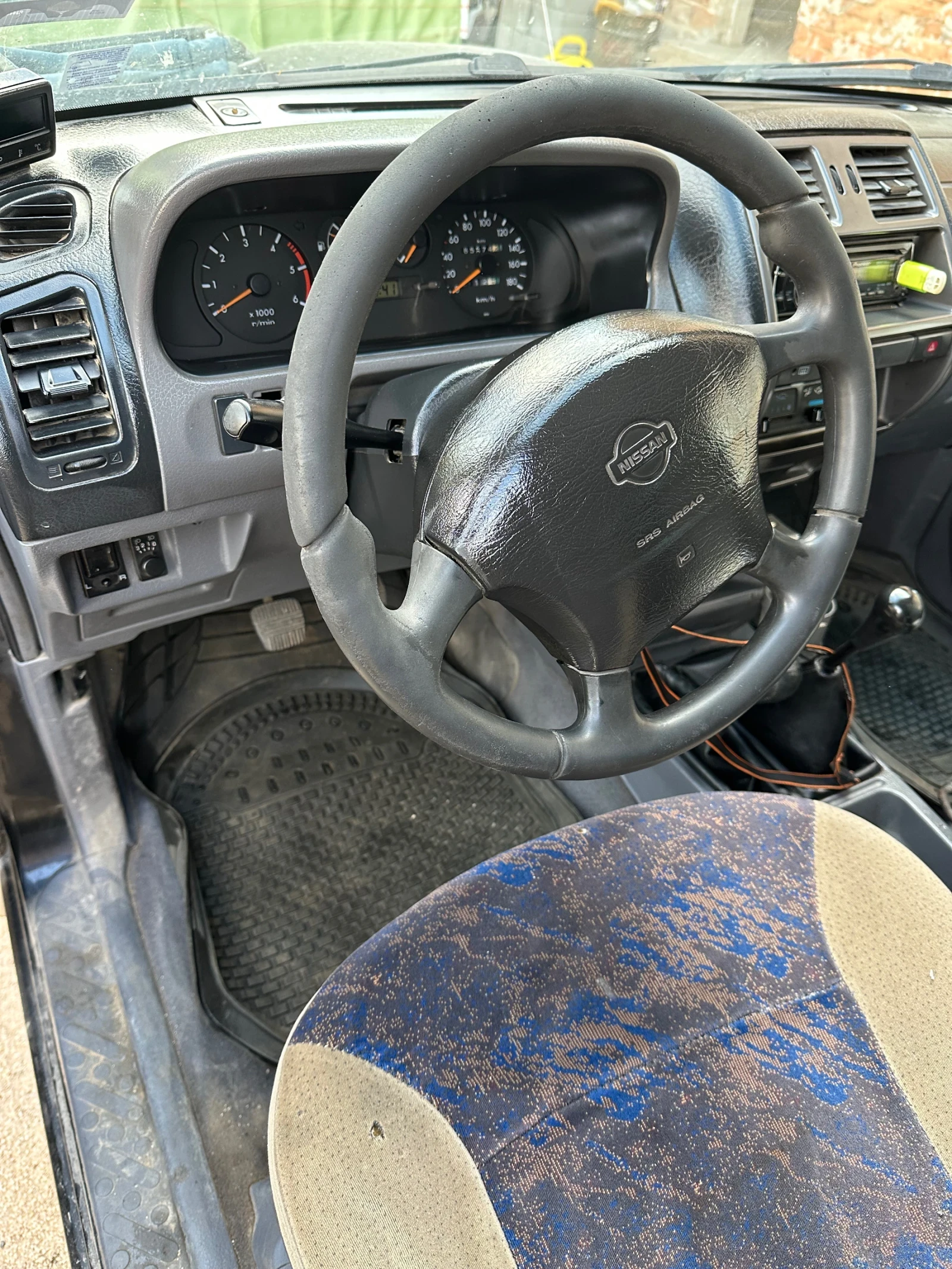 Nissan Terrano 2.7, снимка 15 - Автомобили и джипове - 53879154