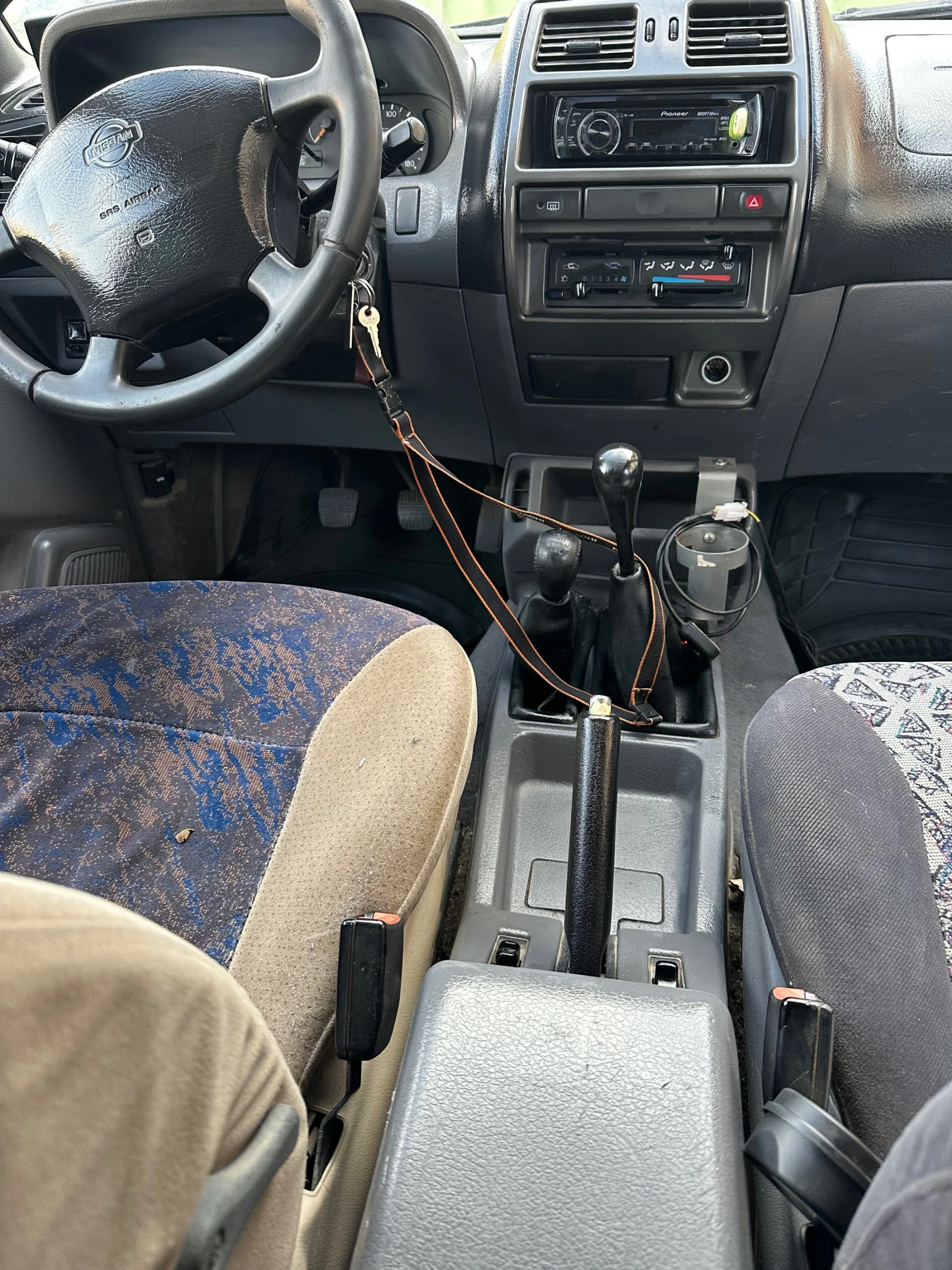 Nissan Terrano 2.7, снимка 9 - Автомобили и джипове - 53879154