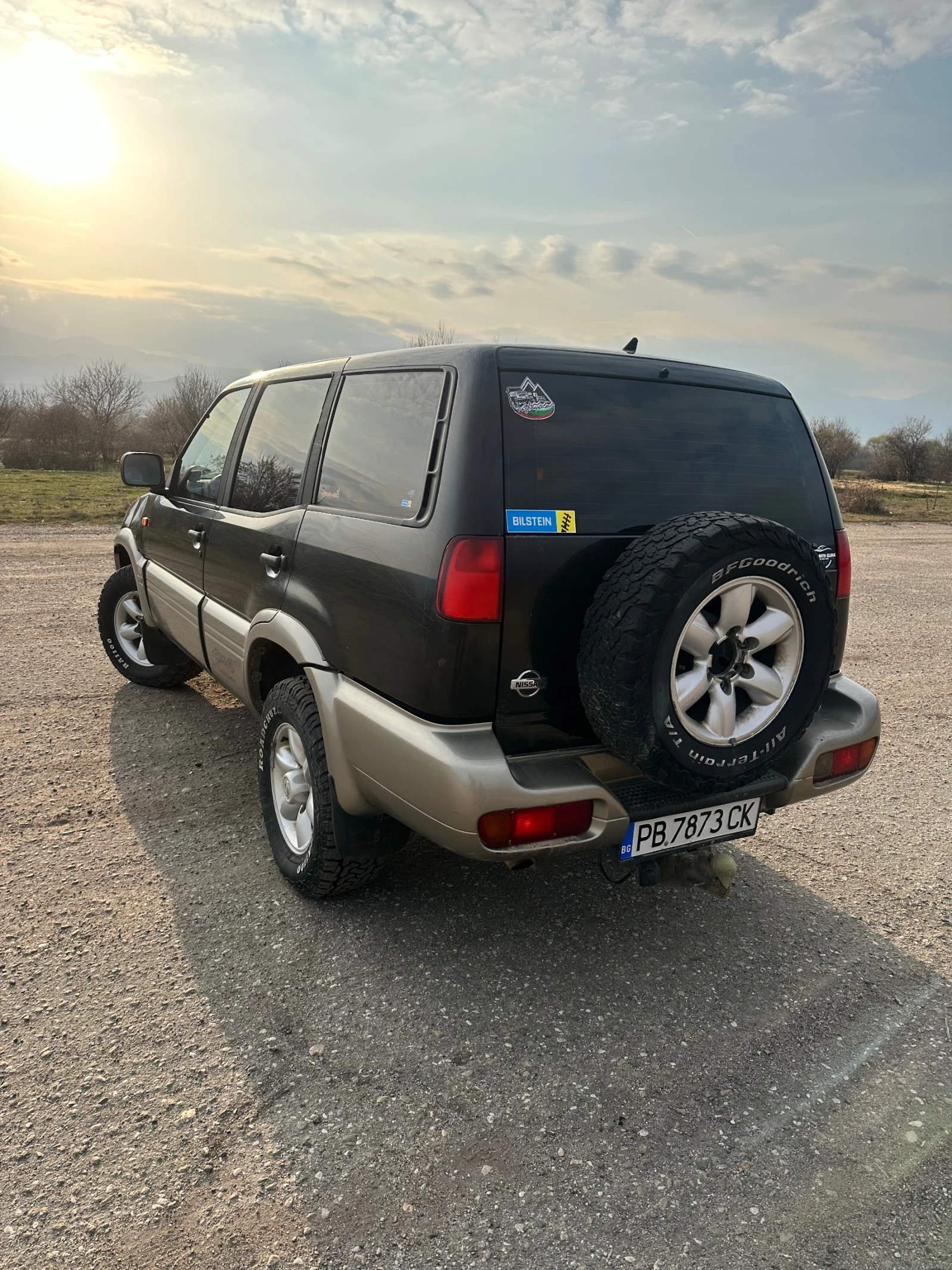 Nissan Terrano 2.7, снимка 5 - Автомобили и джипове - 53879154