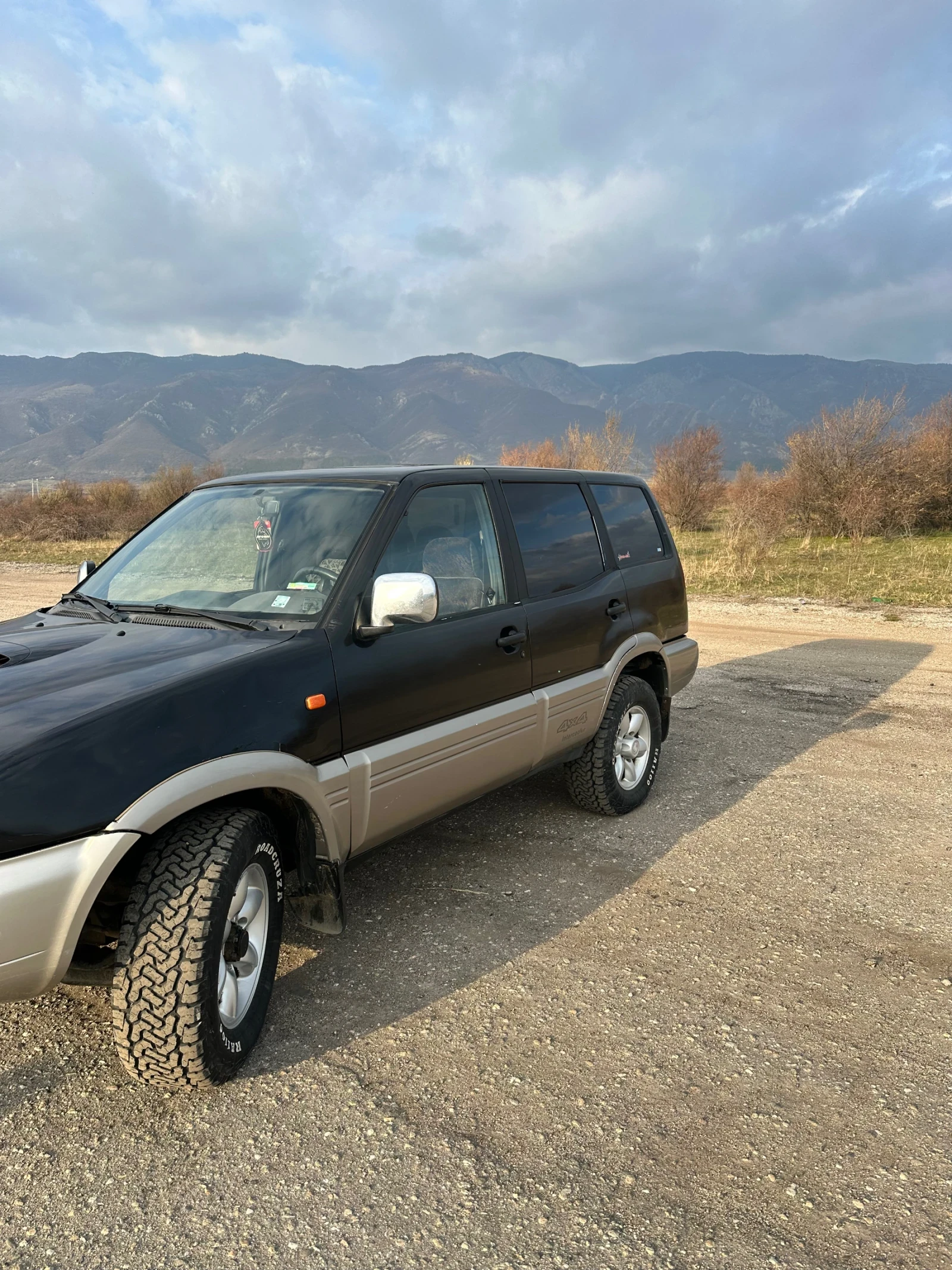 Nissan Terrano 2.7, снимка 2 - Автомобили и джипове - 53879154