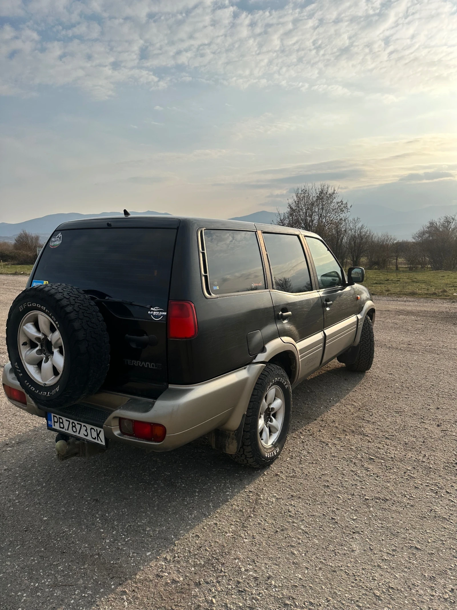 Nissan Terrano 2.7, снимка 4 - Автомобили и джипове - 53879154