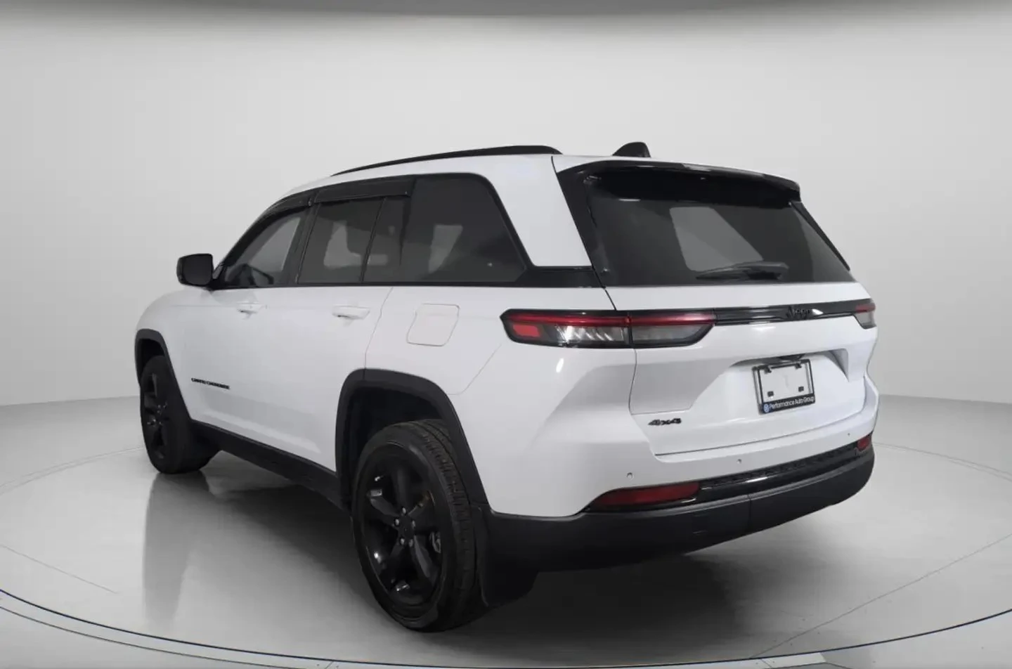Jeep Grand cherokee 4X4 ALTITUTE * DIS * ПОДГР * КАМЕРА * ПЕРФ ЗА ГАЗ, снимка 4 - Автомобили и джипове - 55460108