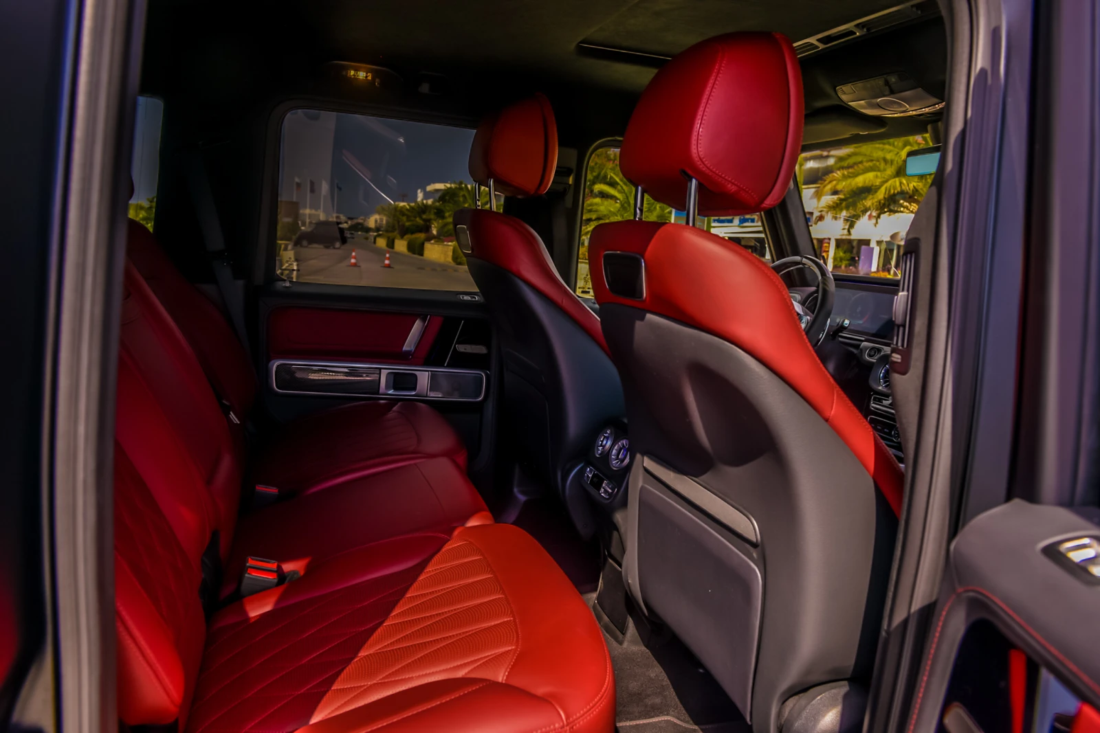 Mercedes-Benz G 63 AMG Magno* Manufaktur* Burmester* Carbon, снимка 16 - Автомобили и джипове - 55837964