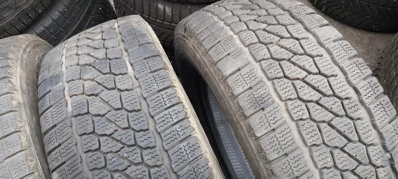 Гуми Зимни 235/65R16, снимка 3 - Гуми и джанти - 31257367