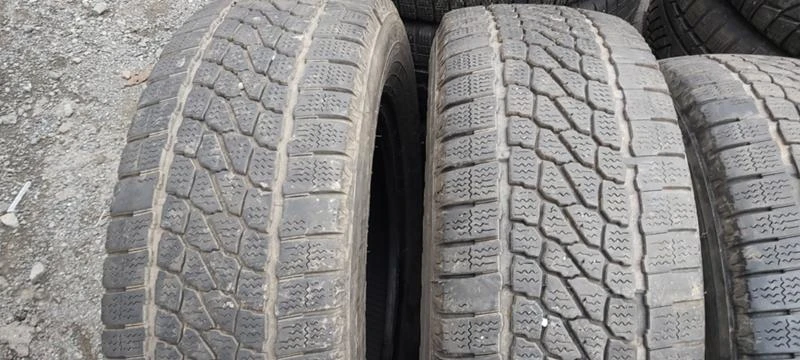 Гуми Зимни 235/65R16, снимка 2 - Гуми и джанти - 31257367