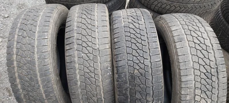 Гуми Зимни 235/65R16, снимка 1 - Гуми и джанти - 31257367