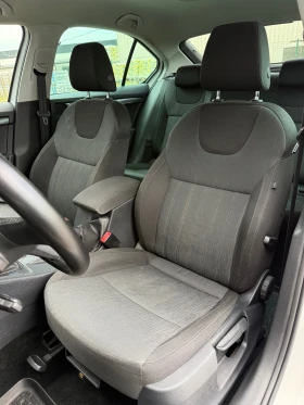 Skoda Octavia 2.0TDI DSG DISTRONIC KEYLESS AMBIENT LED, снимка 6