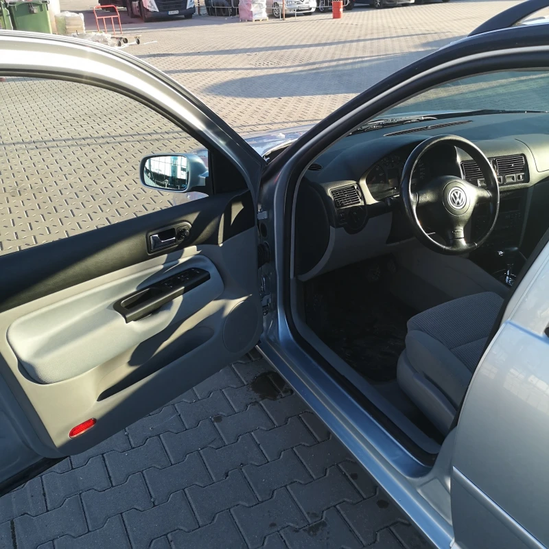 VW Golf 2.0 , снимка 9 - Автомобили и джипове - 49559326