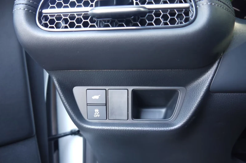 Honda ZR-V 2.0/ADVANCE/184HP/e:HEV/HUD/PANO/NAVI/AMBI/270f, снимка 13 - Автомобили и джипове - 50810705