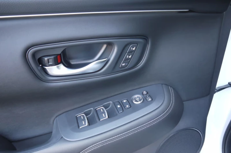 Honda ZR-V 2.0/ADVANCE/184HP/e:HEV/HUD/PANO/NAVI/AMBI/270f, снимка 12 - Автомобили и джипове - 50810705