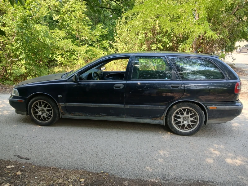 Volvo V40 2.0Т, снимка 8 - Автомобили и джипове - 51130343