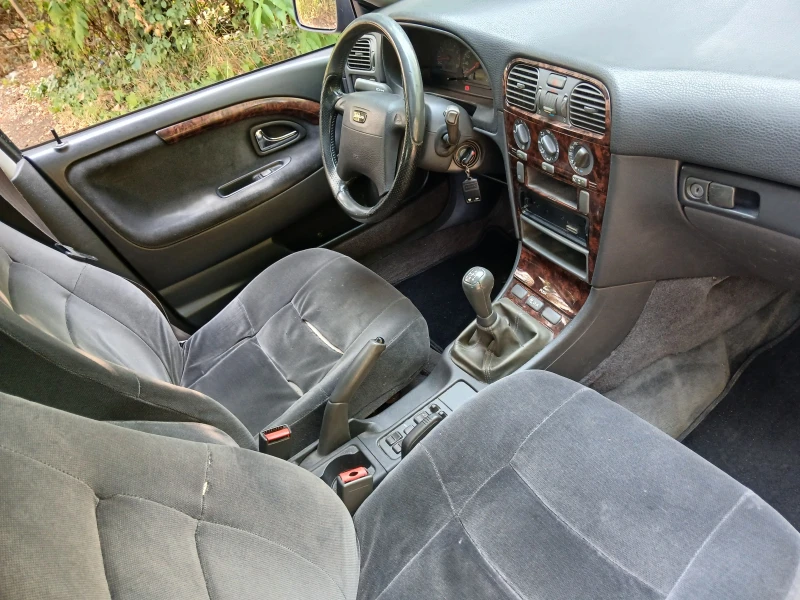 Volvo V40 2.0Т, снимка 12 - Автомобили и джипове - 51130343