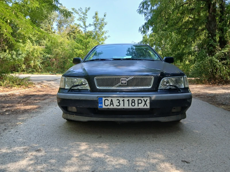 Volvo V40 2.0Т, снимка 2 - Автомобили и джипове - 51130343