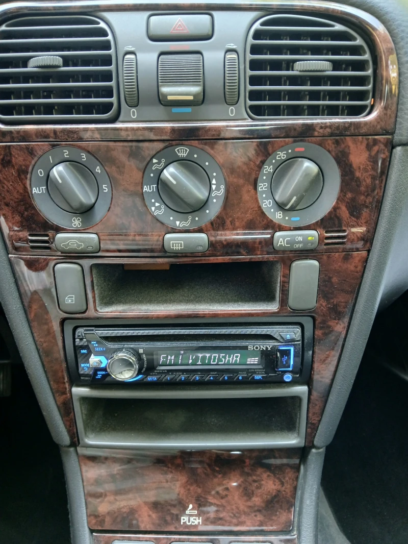 Volvo V40 2.0Т, снимка 11 - Автомобили и джипове - 51130343