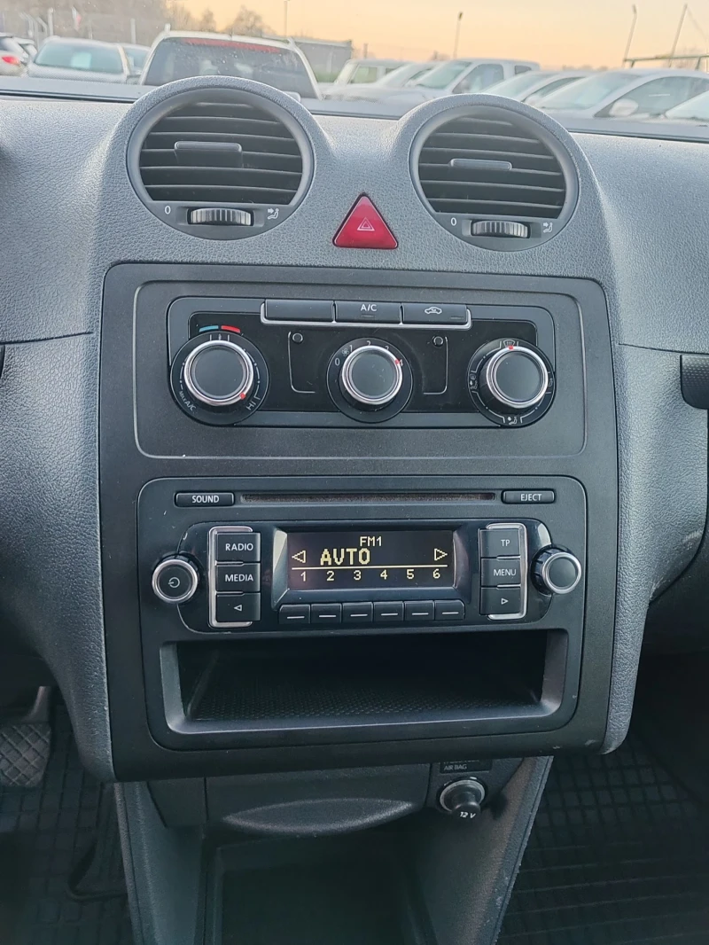 VW Caddy 1.6.102к.с., снимка 9 - Автомобили и джипове - 52805526