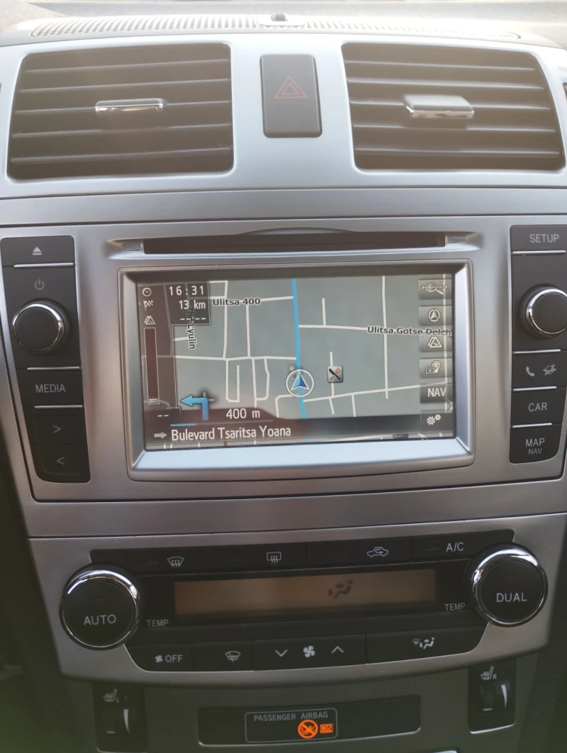 Toyota Avensis, снимка 11 - Автомобили и джипове - 52829559