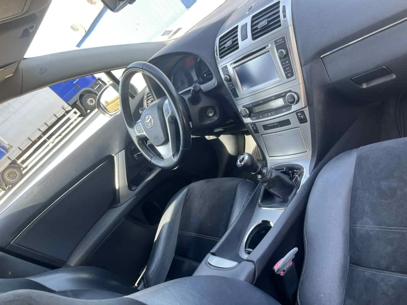 Toyota Avensis, снимка 12 - Автомобили и джипове - 52829559