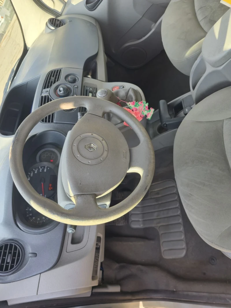 Renault Kangoo 1.6 16v газ, снимка 6 - Автомобили и джипове - 53434321