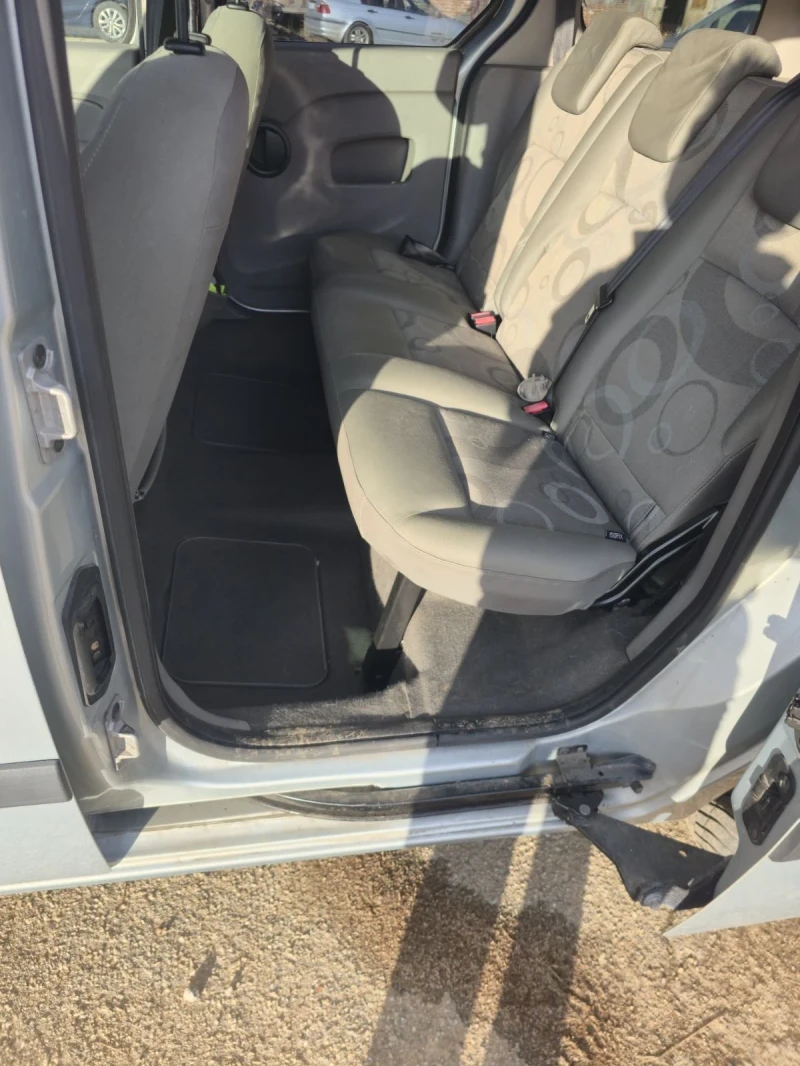 Renault Kangoo 1.6 16v газ, снимка 5 - Автомобили и джипове - 53434321