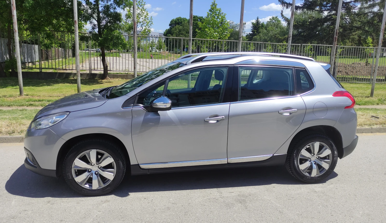 Peugeot 2008 e-HDI ALLURE 1.6 кожа - изображение 2