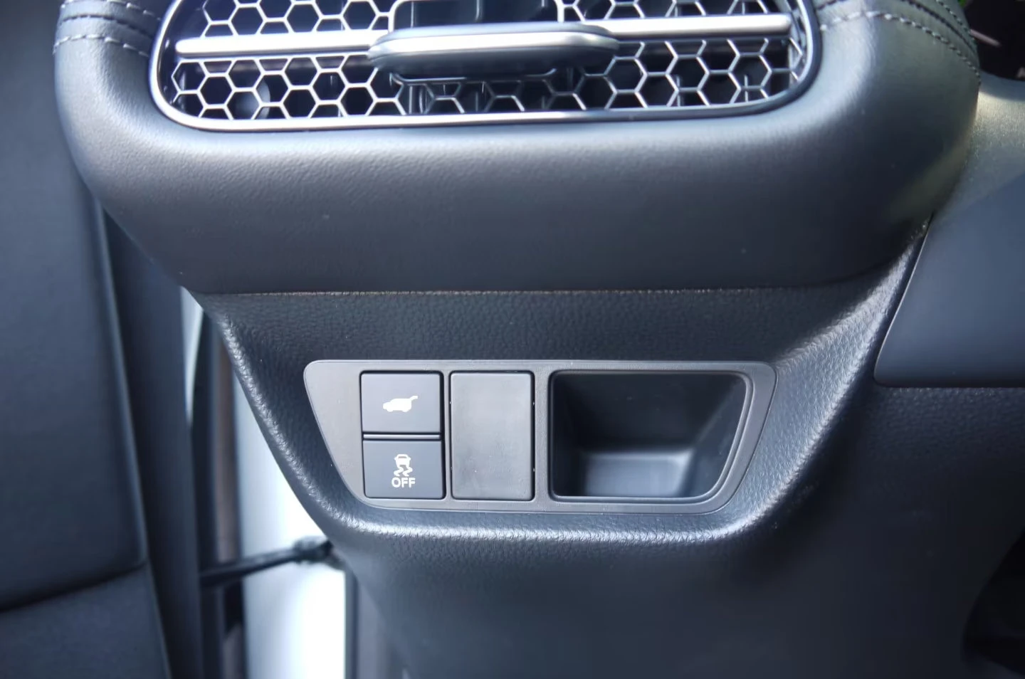 Honda ZR-V 2.0/ADVANCE/184HP/e:HEV/HUD/PANO/NAVI/AMBI/270f | Mobile.bg   13