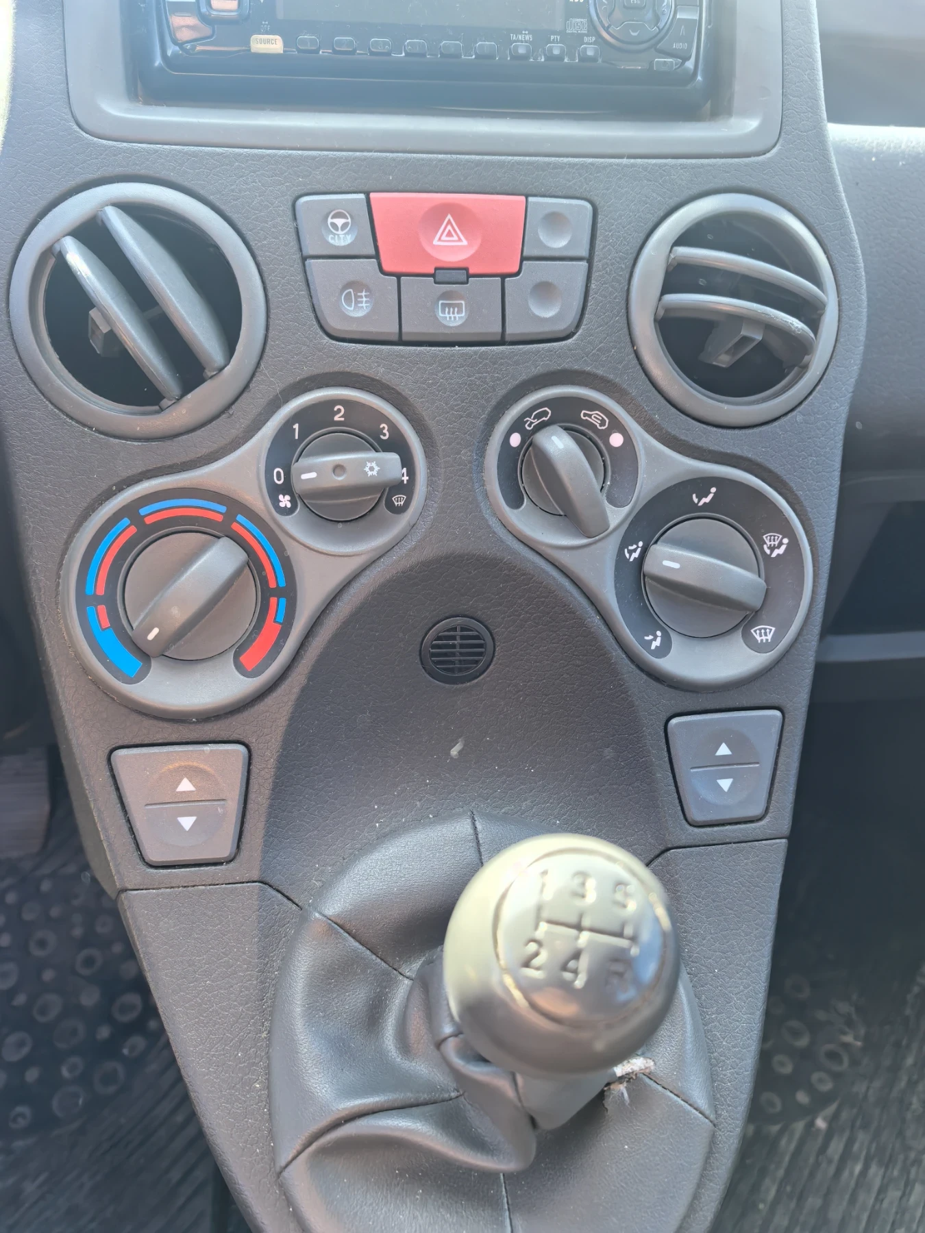 Fiat Panda 1.1i КЛИМАТИК  - изображение 8