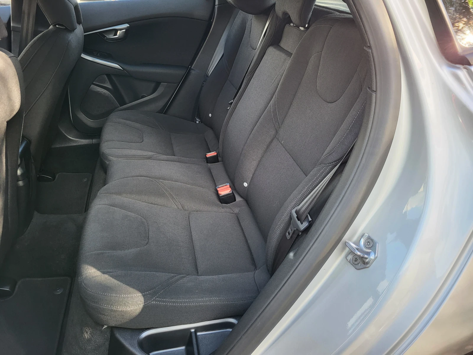 Volvo V40 2.0 D2 120 KC EURO 6B     | Mobile.bg   11