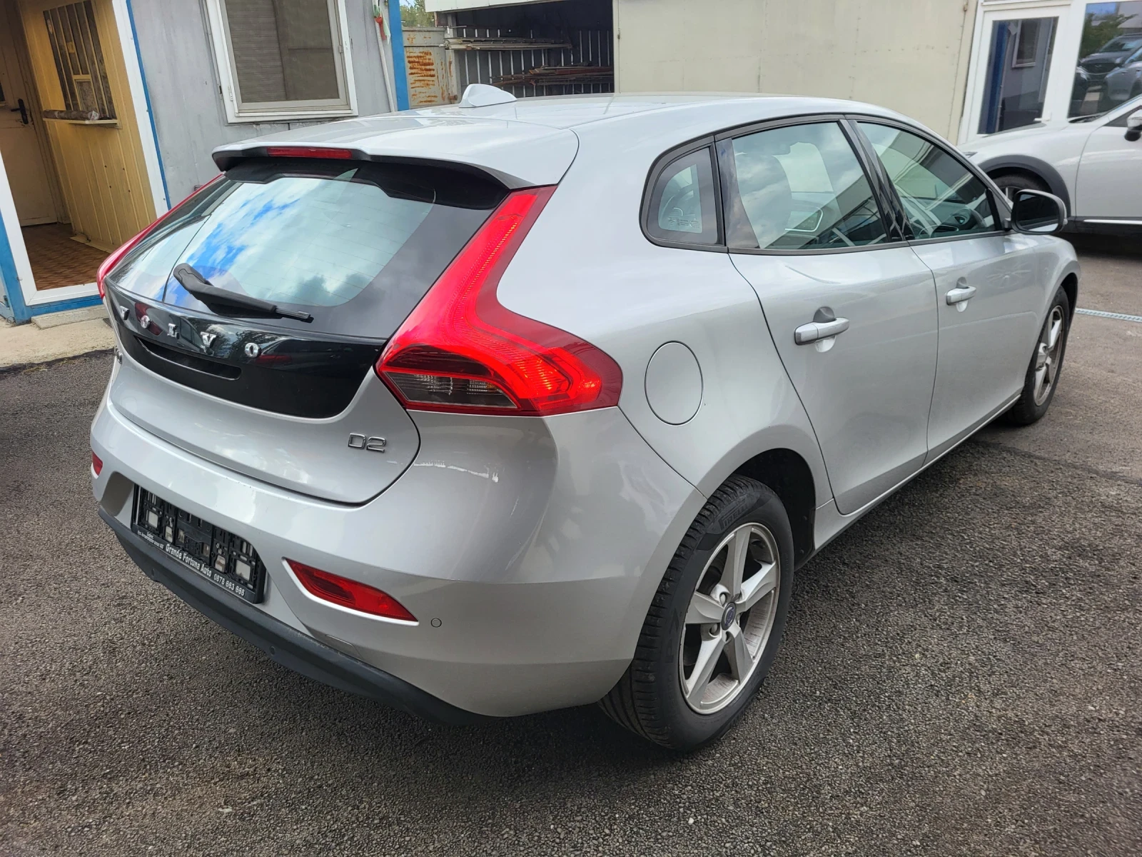 Volvo V40 2.0 D2 120 KC EURO 6B НОВ ВНОС ИТАЛИЯ  - изображение 5