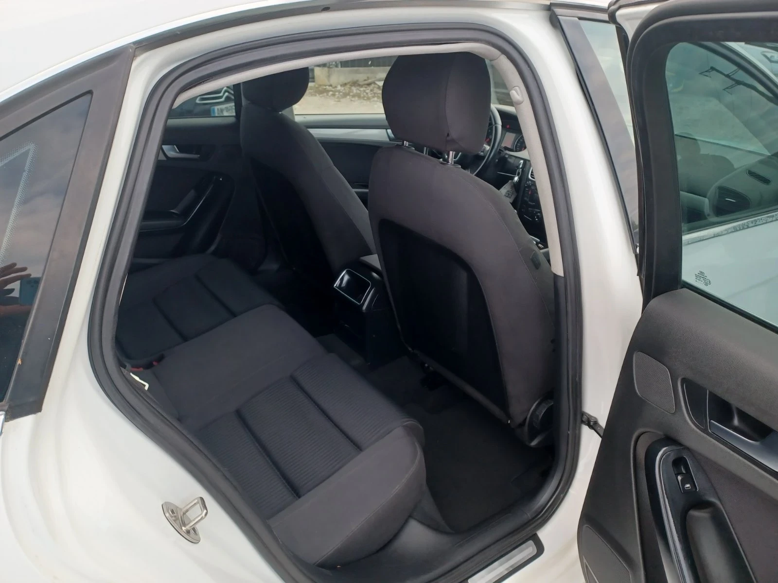 Audi A4 2.0TDi/SEDAN/143 K.C./6  | Mobile.bg   11