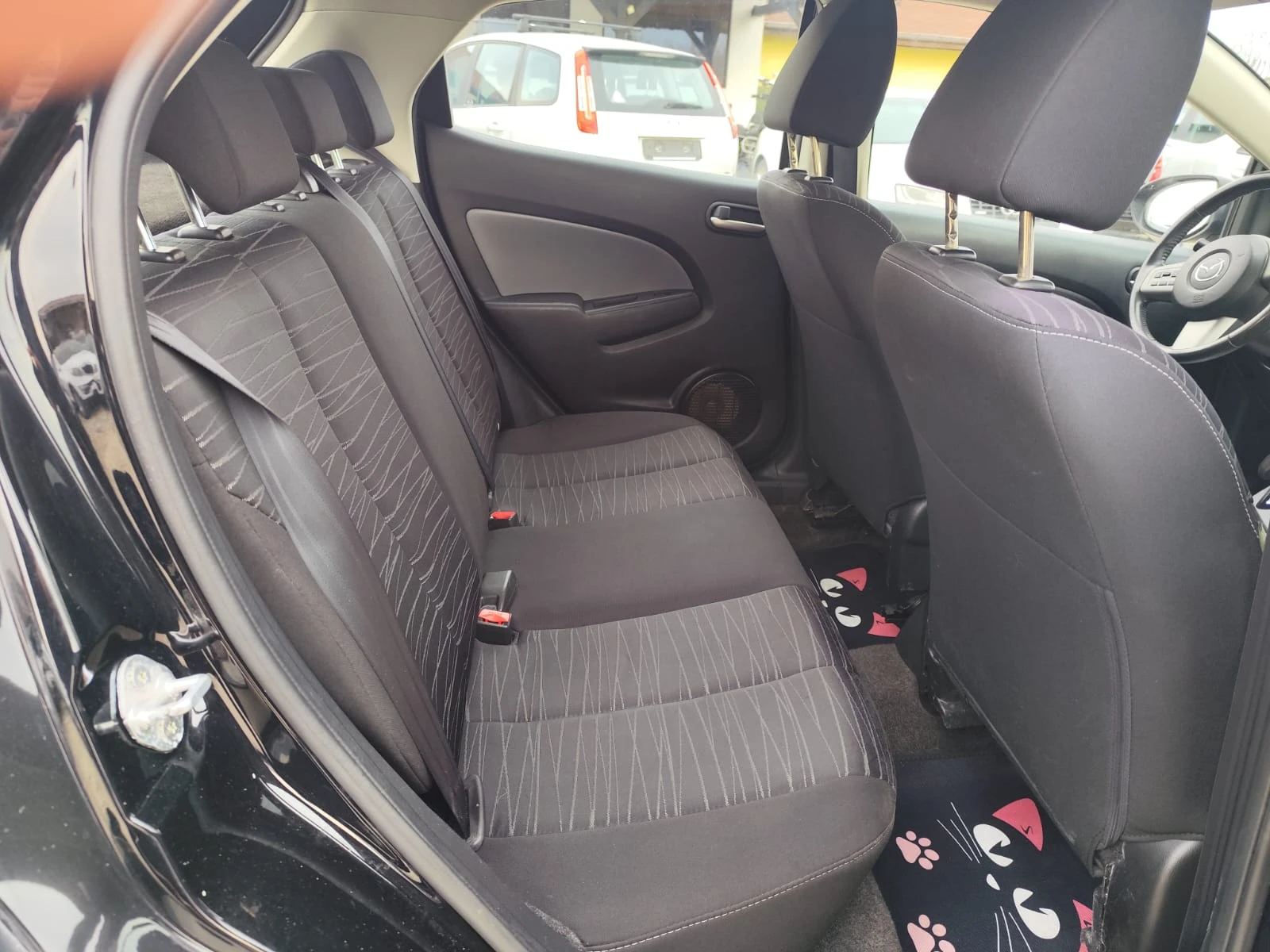 Mazda 2 1.3 бензин Газ Италия, снимка 13 - Автомобили и джипове - 53715411