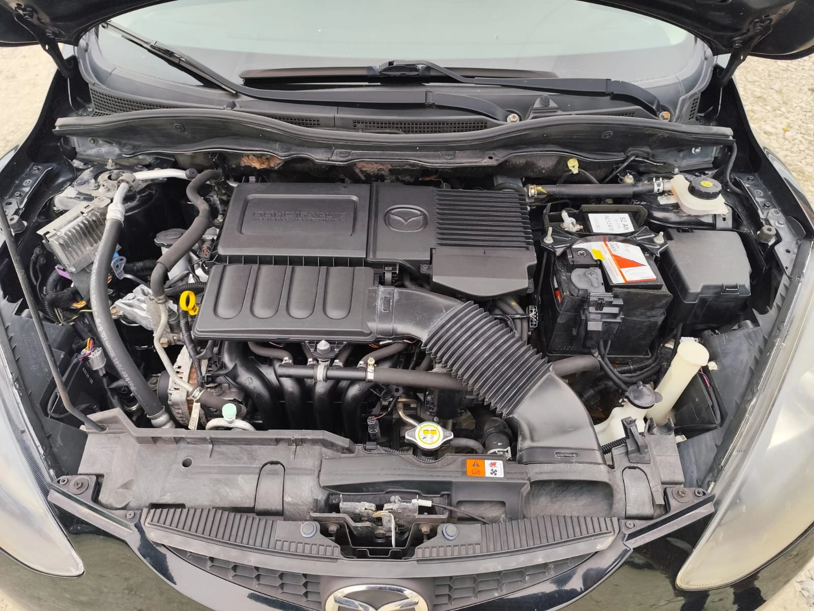 Mazda 2 1.3 бензин Газ Италия, снимка 14 - Автомобили и джипове - 53715411