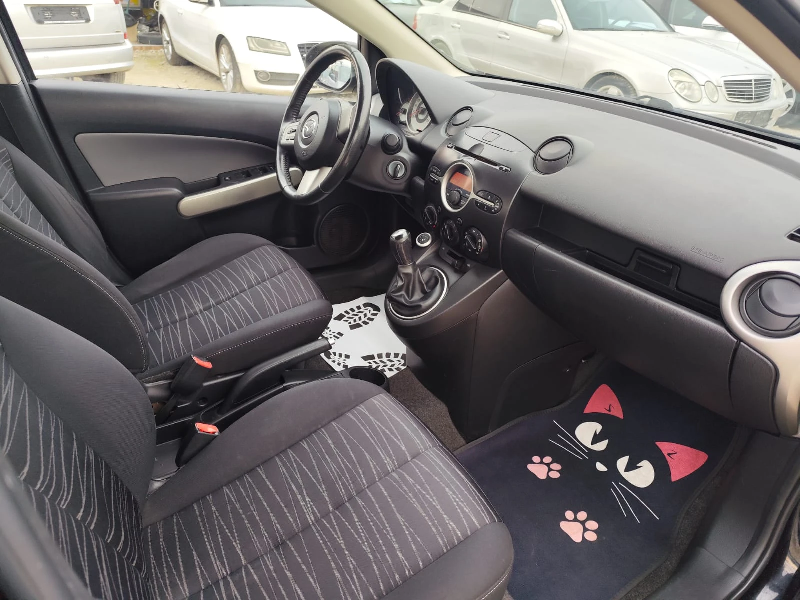 Mazda 2 1.3 бензин Газ Италия, снимка 11 - Автомобили и джипове - 53715411