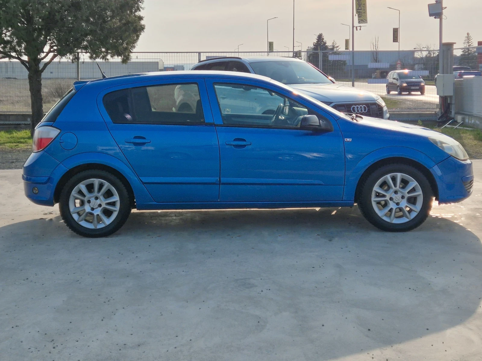 Opel Astra 1.6 Газ/Бензин Обслужена, снимка 4 - Автомобили и джипове - 53710851